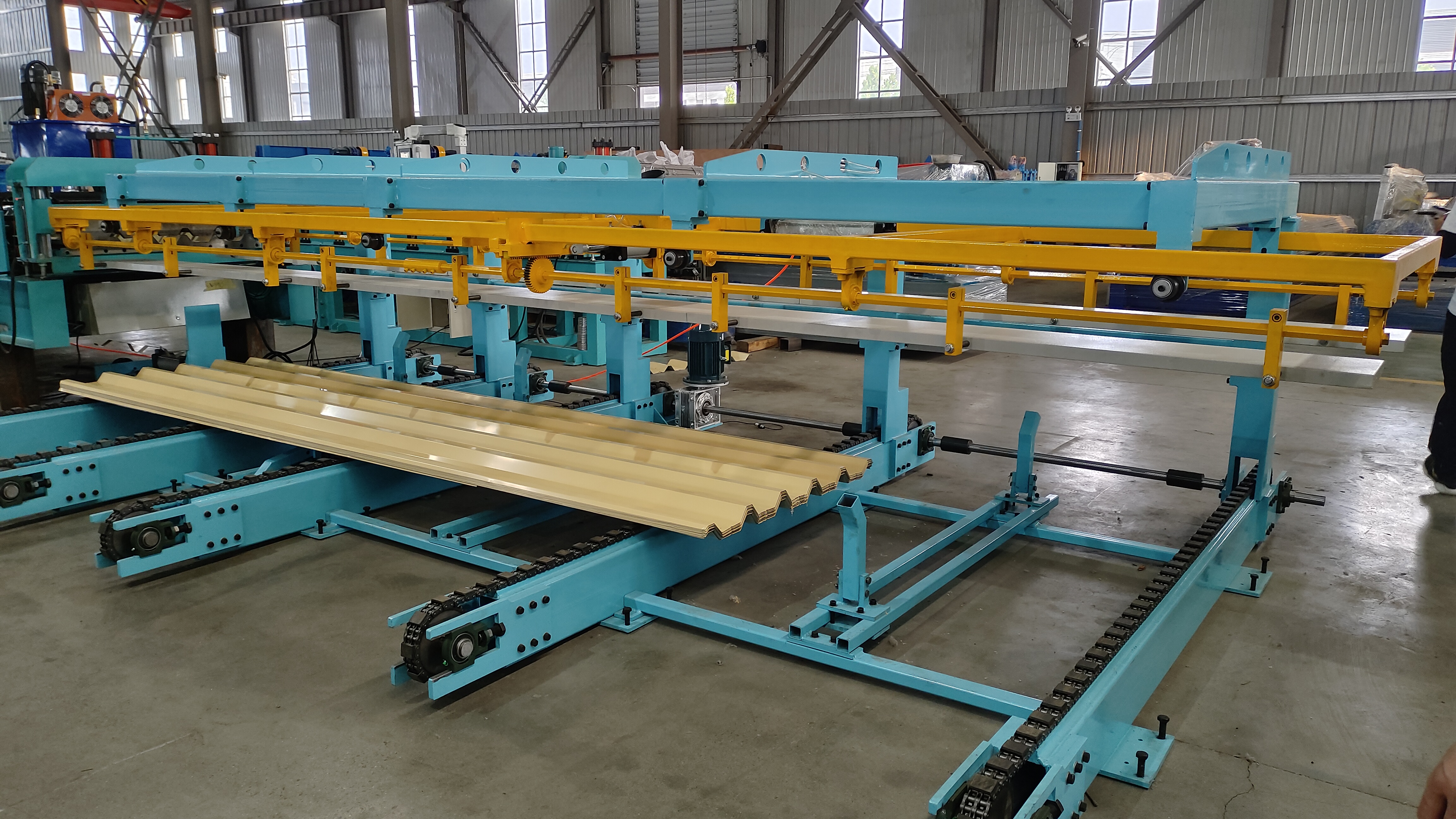 Why Choose a Chinese Roll Forming Machine Manufacturer?